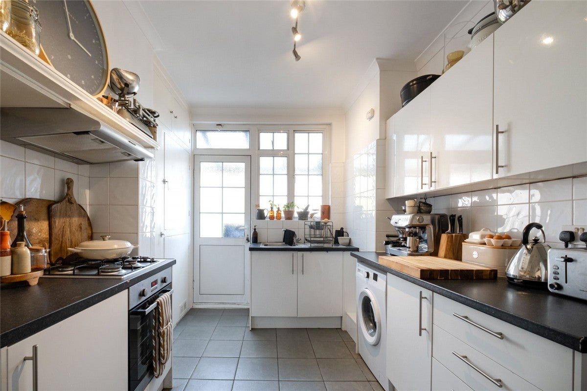 Flat Leigham Avenue in Greater London
