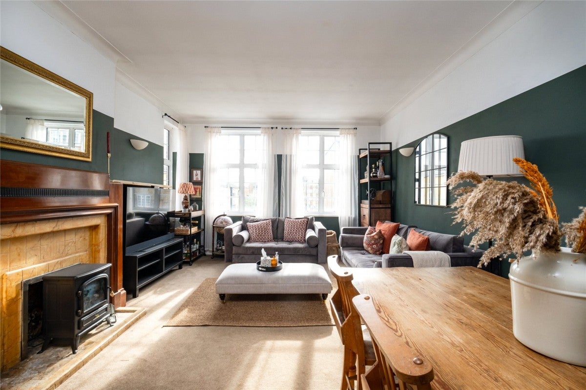 Flat Leigham Avenue in Greater London