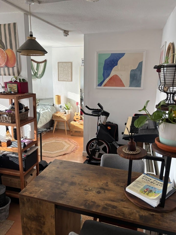 Room Cranfield Road in Greater London