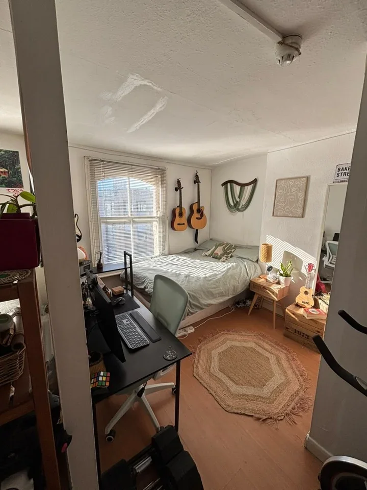 Room Cranfield Road in Greater London