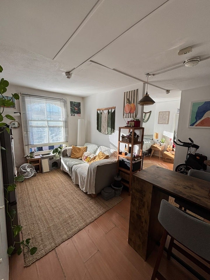 Room Cranfield Road in Greater London