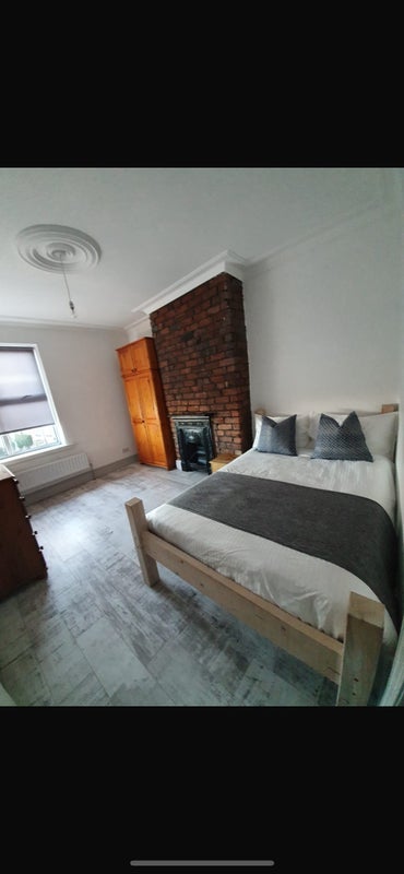 Room Cowlishaw Road in Sheffield