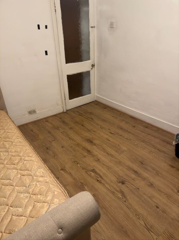 Room Rainham Road South in Greater London