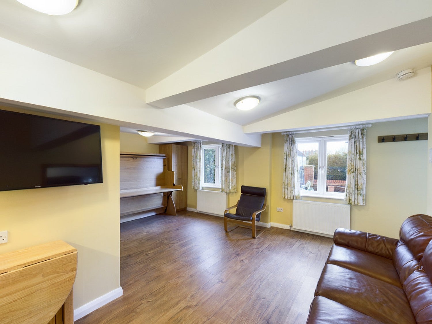 Flat Haslett Avenue East in Crawley