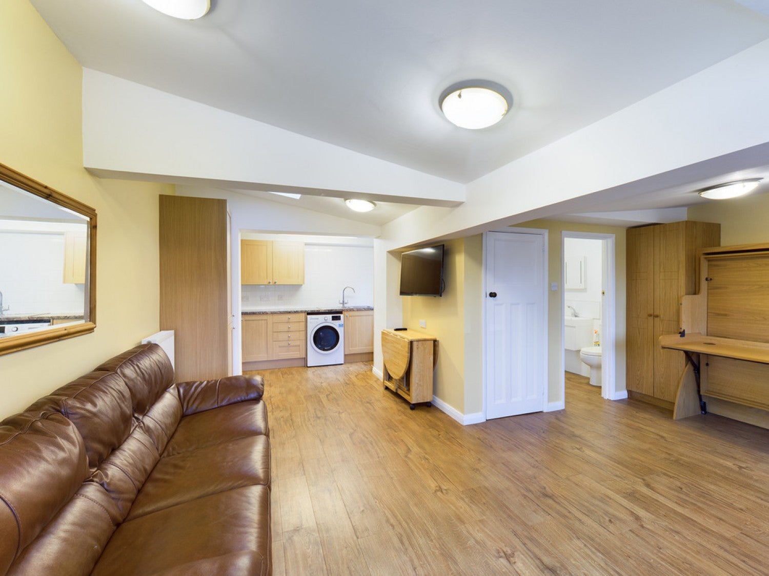 Flat Haslett Avenue East in Crawley