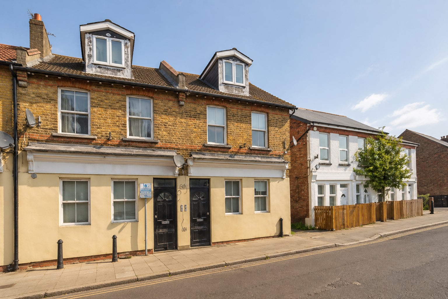 Flat Lower Road in Greater London
