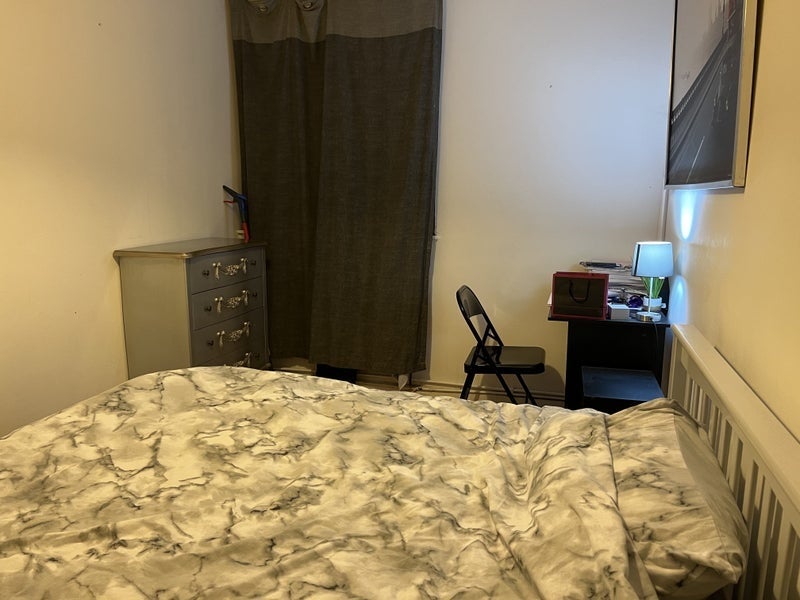 Room Dellow Street in Greater London