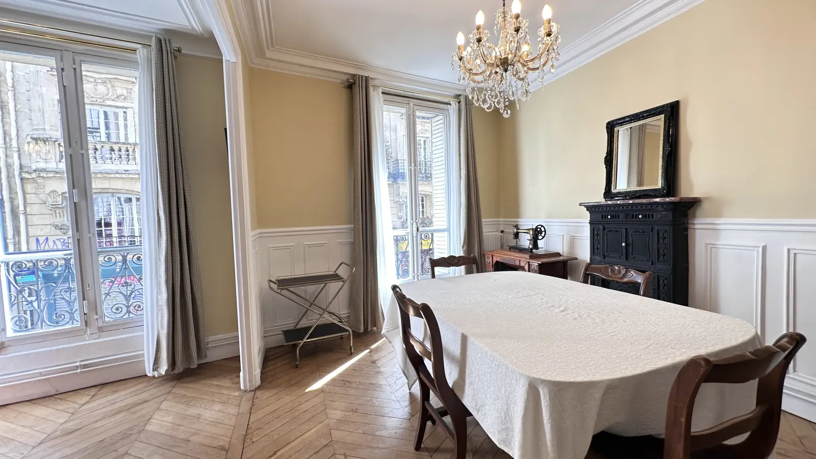 Appartement Rue André Gill à Paris