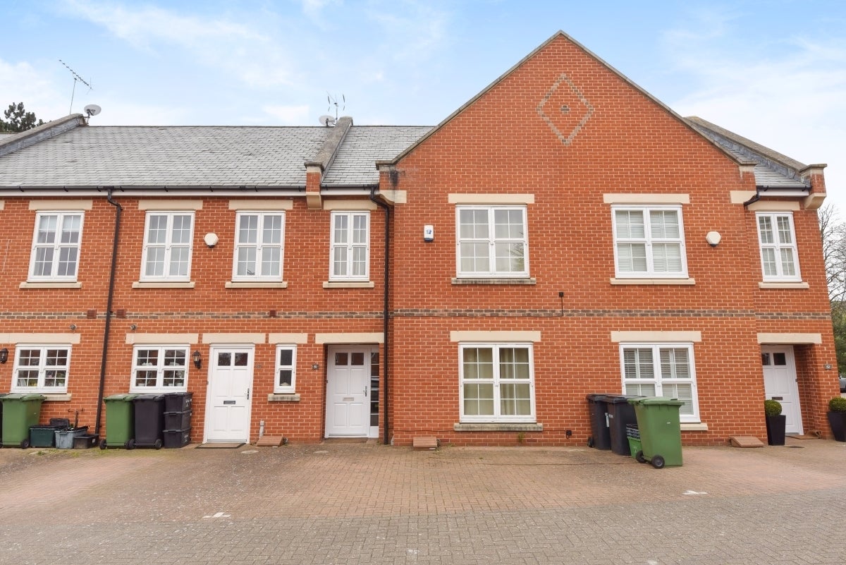 House Beningfield Drive in St Albans