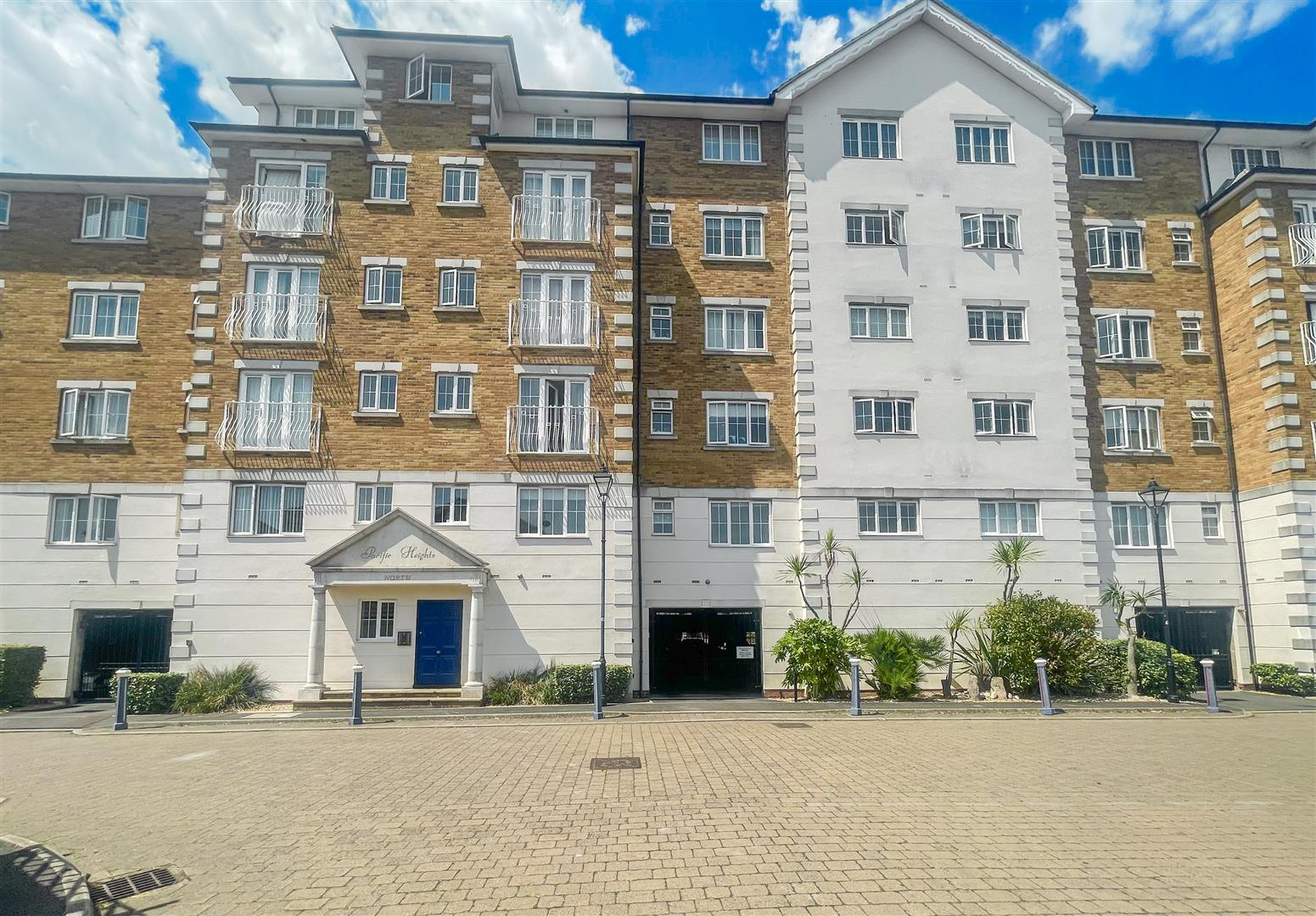 Flat Sovereign Harbour North in Eastbourne