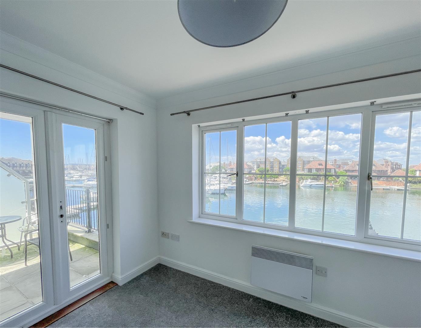 Flat Sovereign Harbour North in Eastbourne