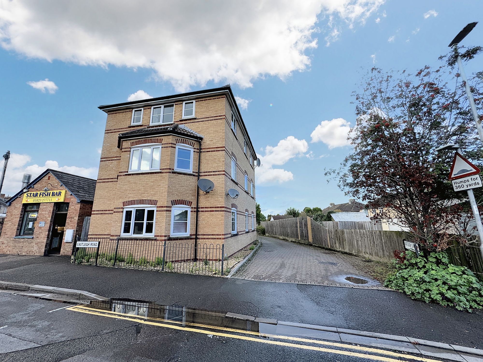 Flat Eastleigh Road in Taunton