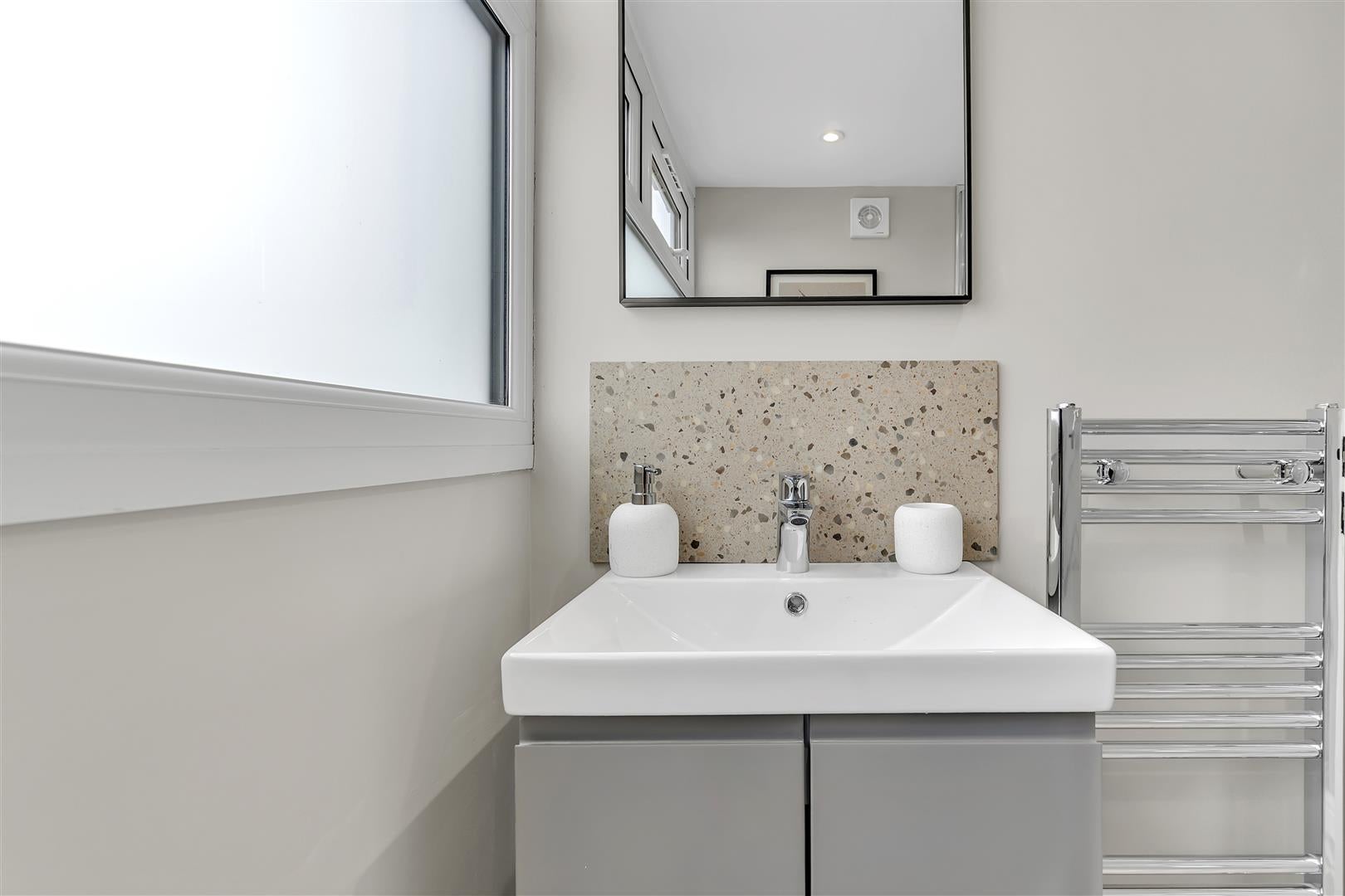 Flat Overnhill Road in Downend and Bromley Heath