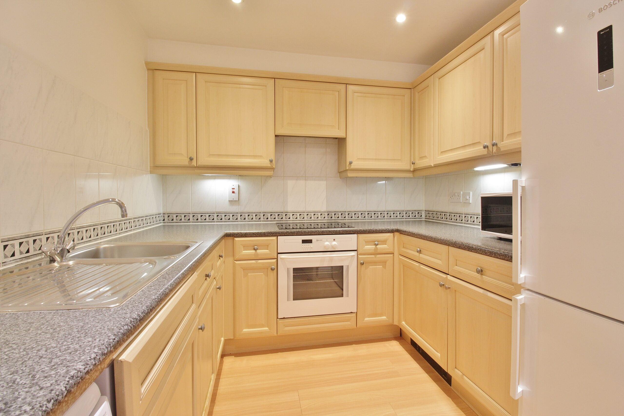 Flat Draper Close in Greater London