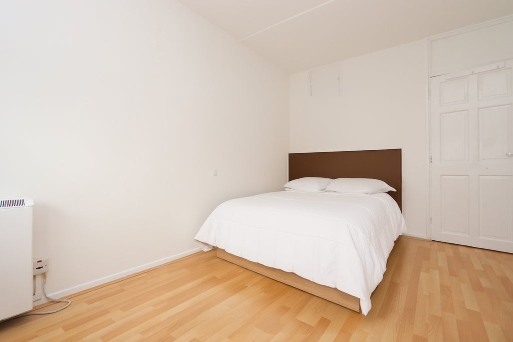 Room Globe Road in Greater London