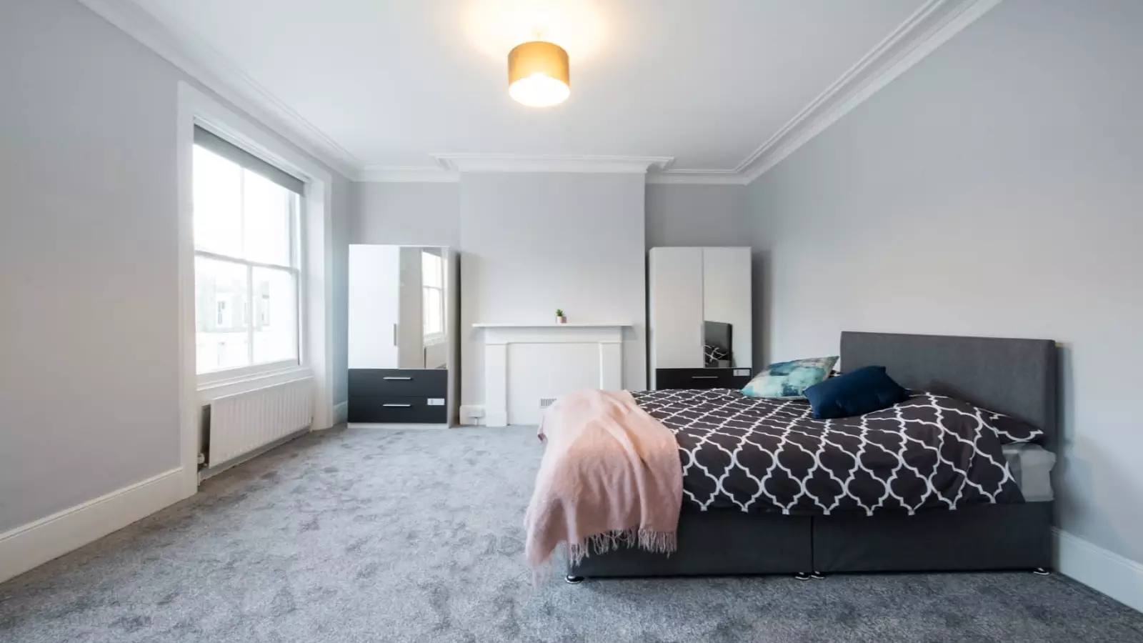 Flat Burnley Road in Greater London
