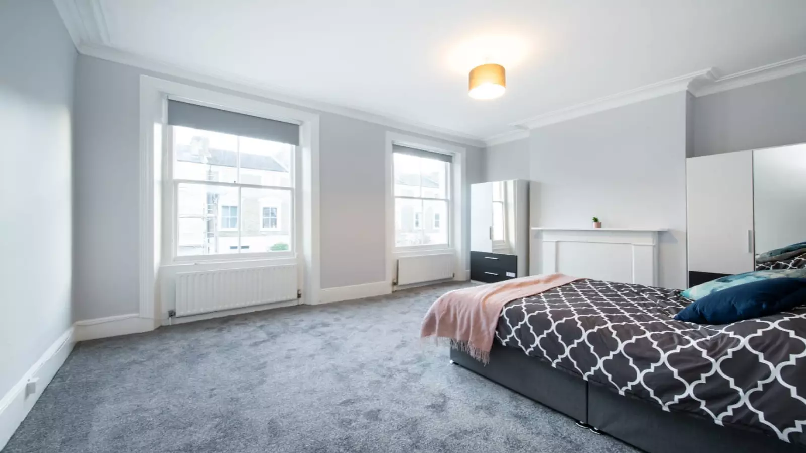 Flat Burnley Road in Greater London