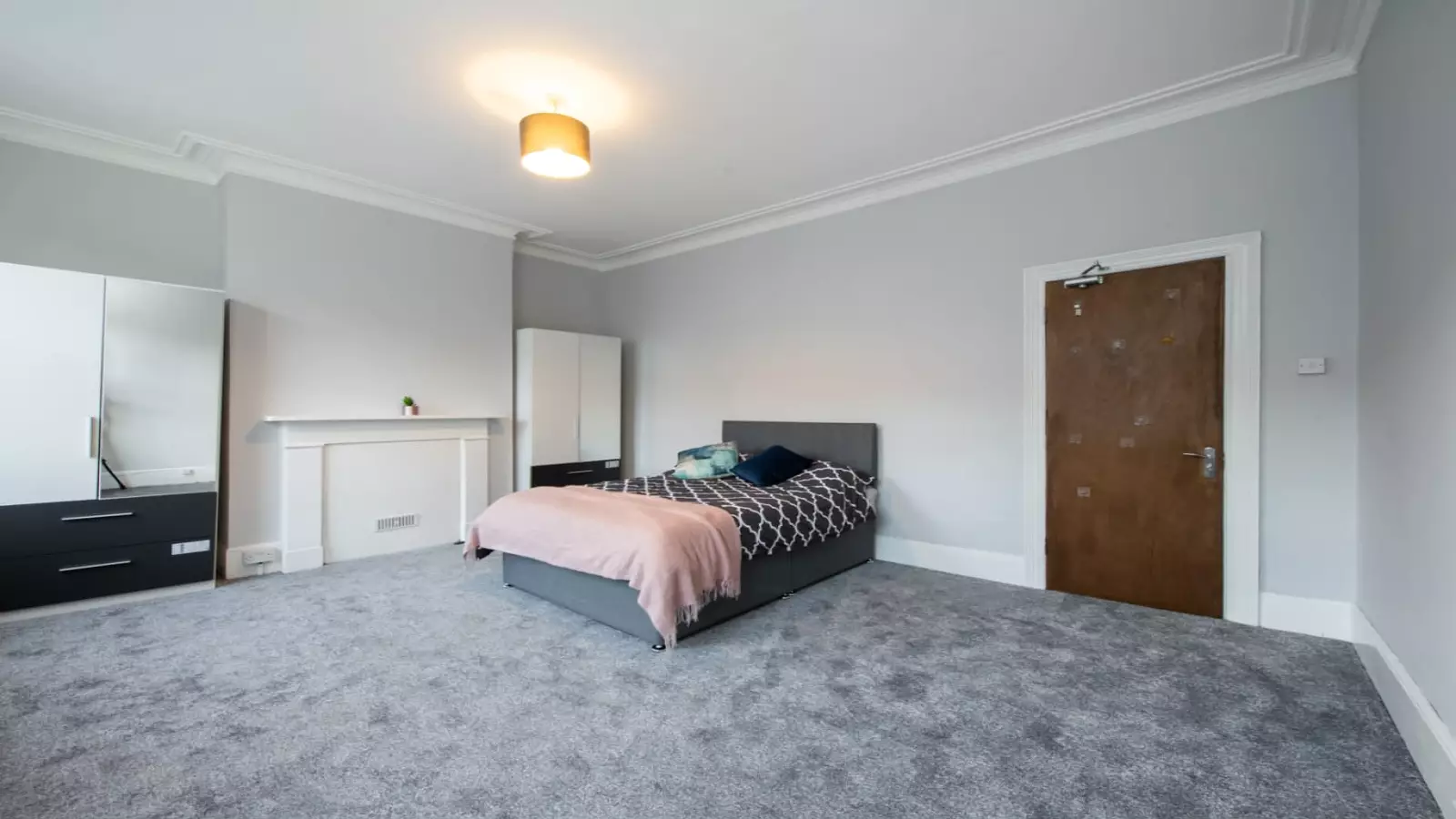 Flat Burnley Road in Greater London