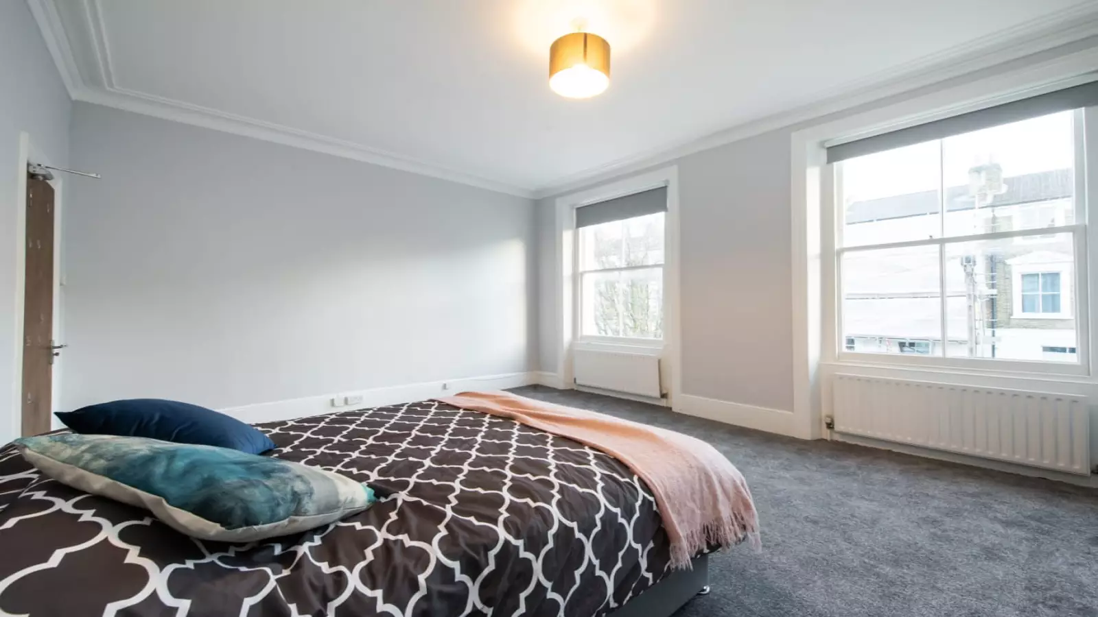 Flat Burnley Road in Greater London