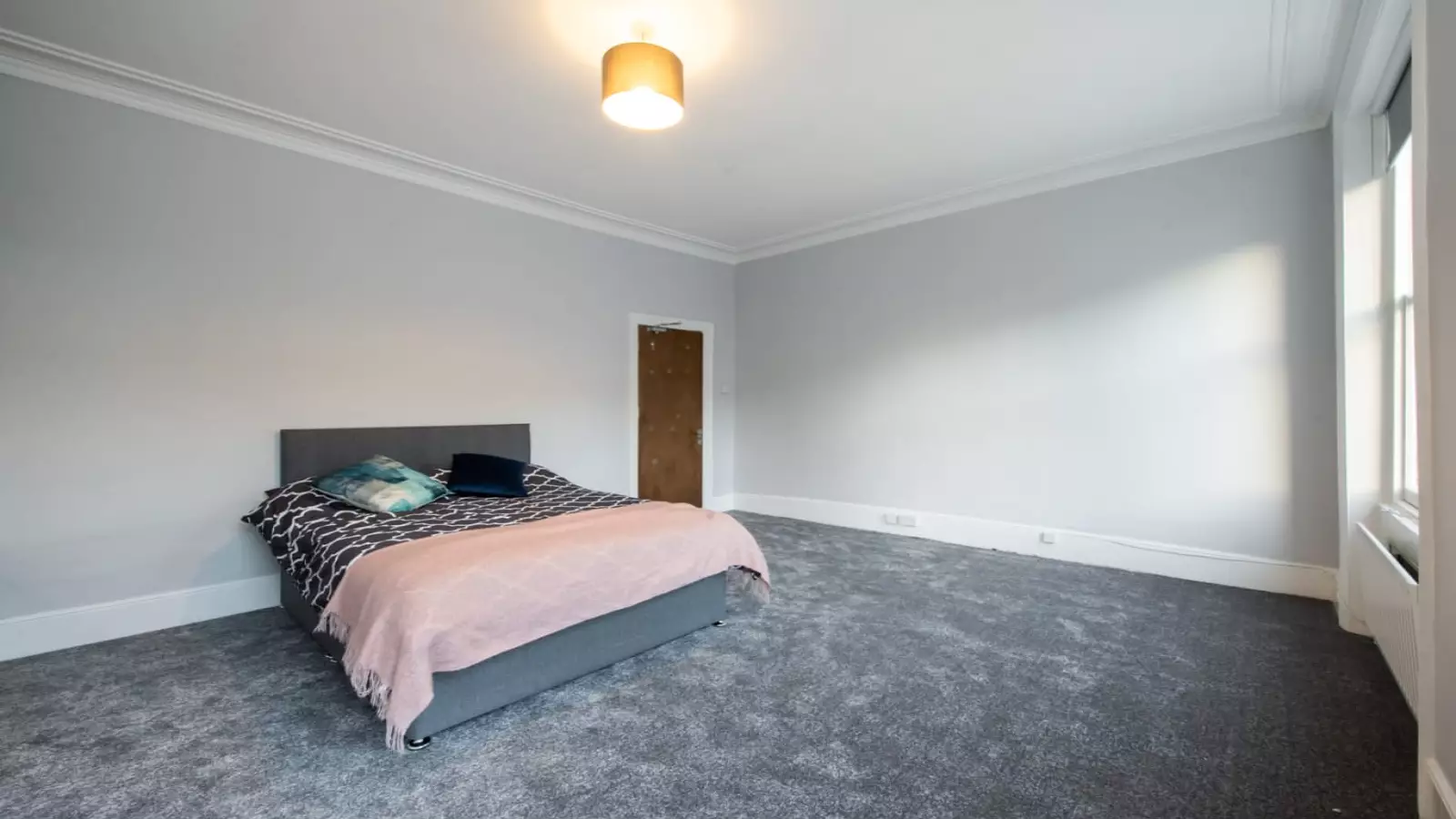 Flat Burnley Road in Greater London