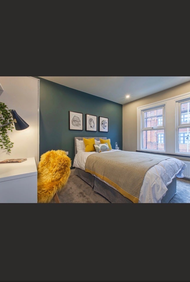 Room Whippendell Road in Watford