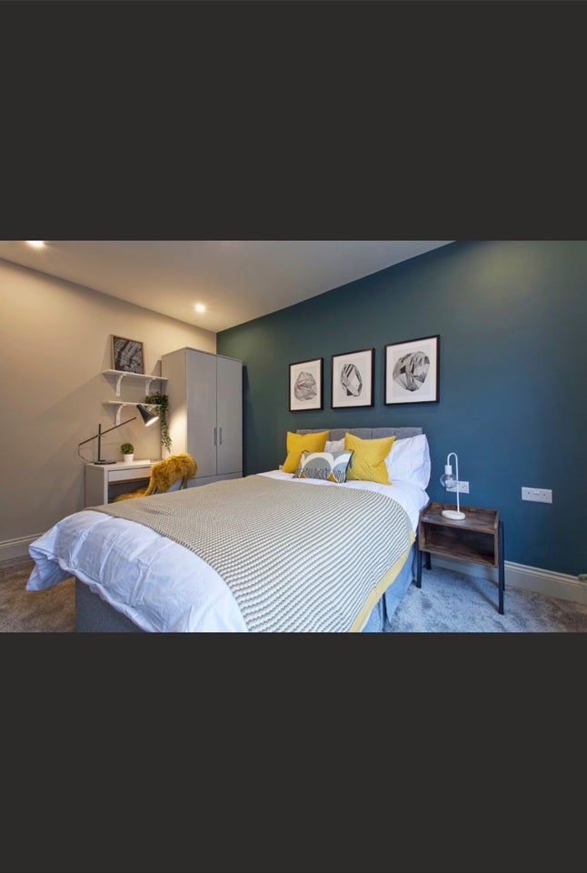 Room Whippendell Road in Watford