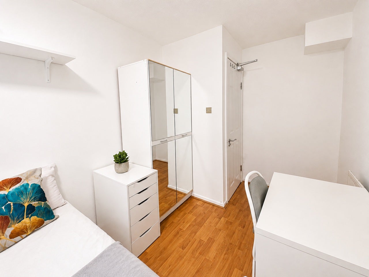 Room Tresham Crescent in City of Westminster