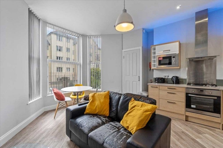 Flat College View in Plymouth