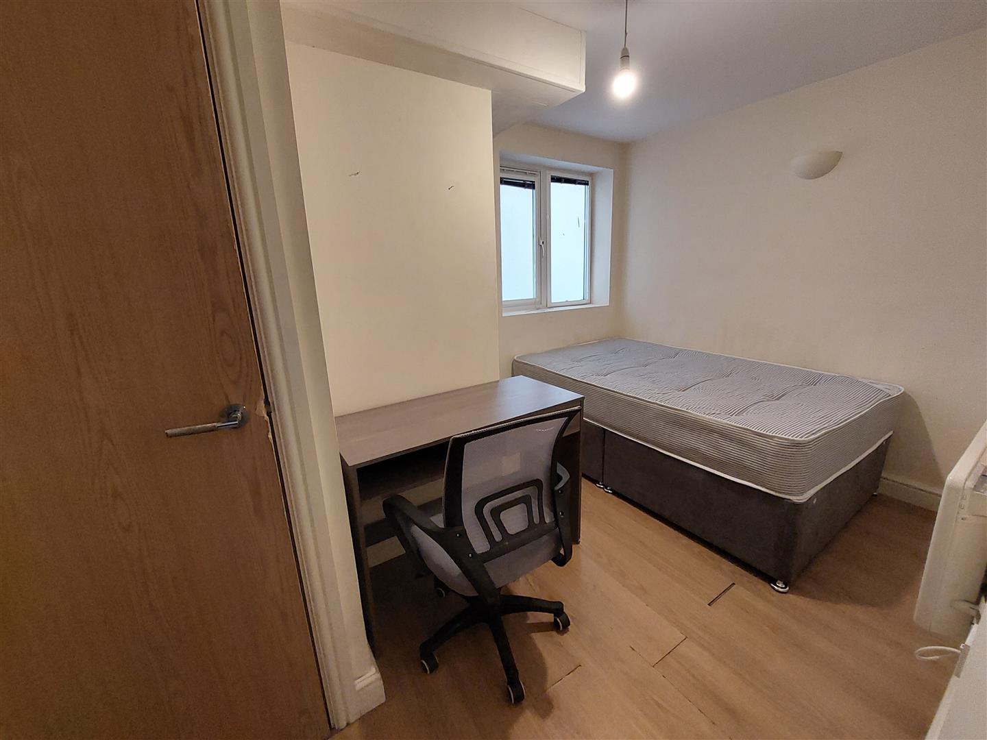 Flat Crwys Road in Cardiff