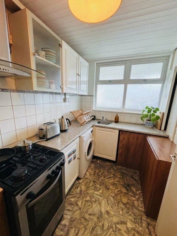 Room Haberdasher Street in Greater London