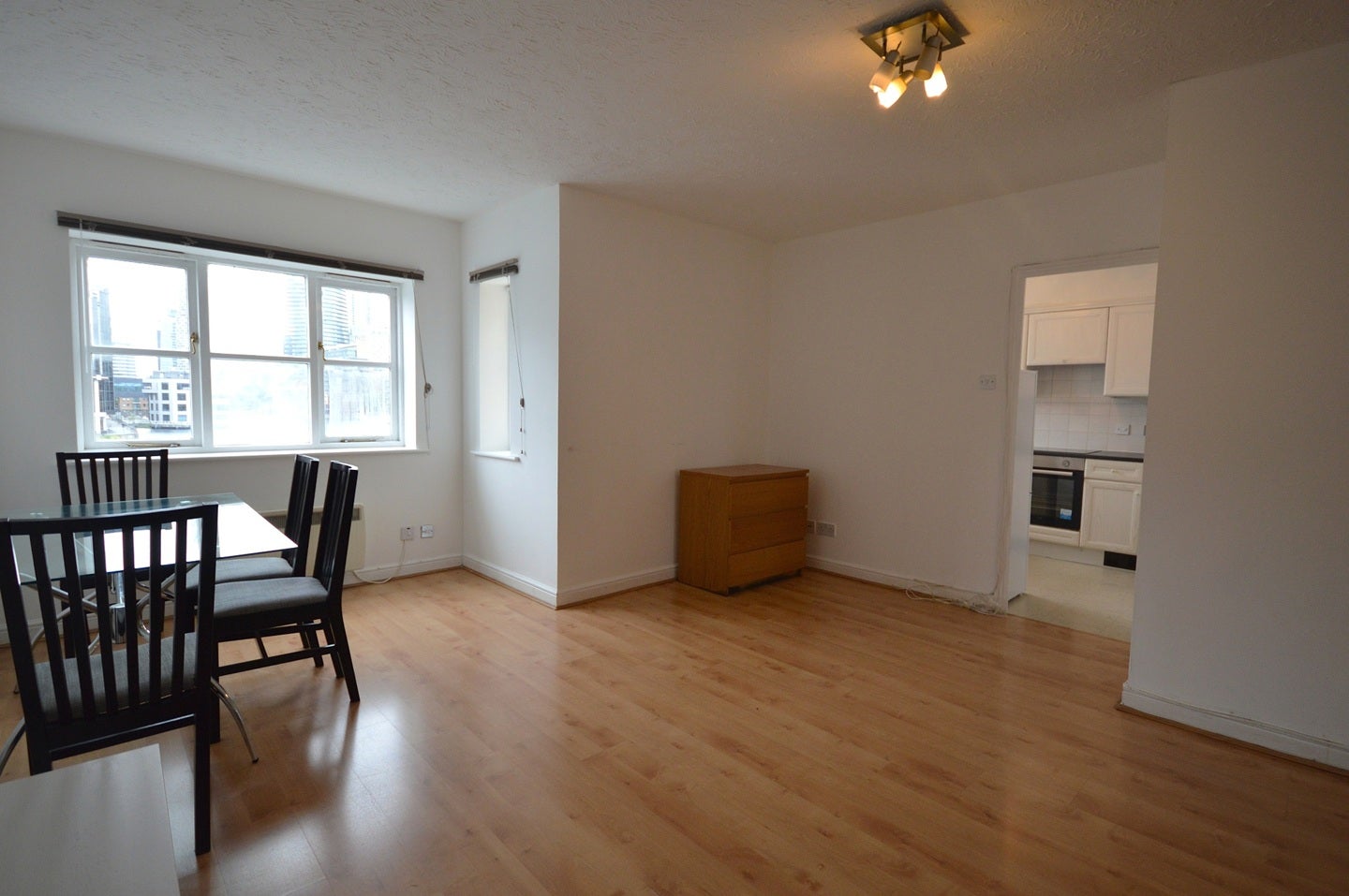 Flat Wheat Sheaf Close in Greater London