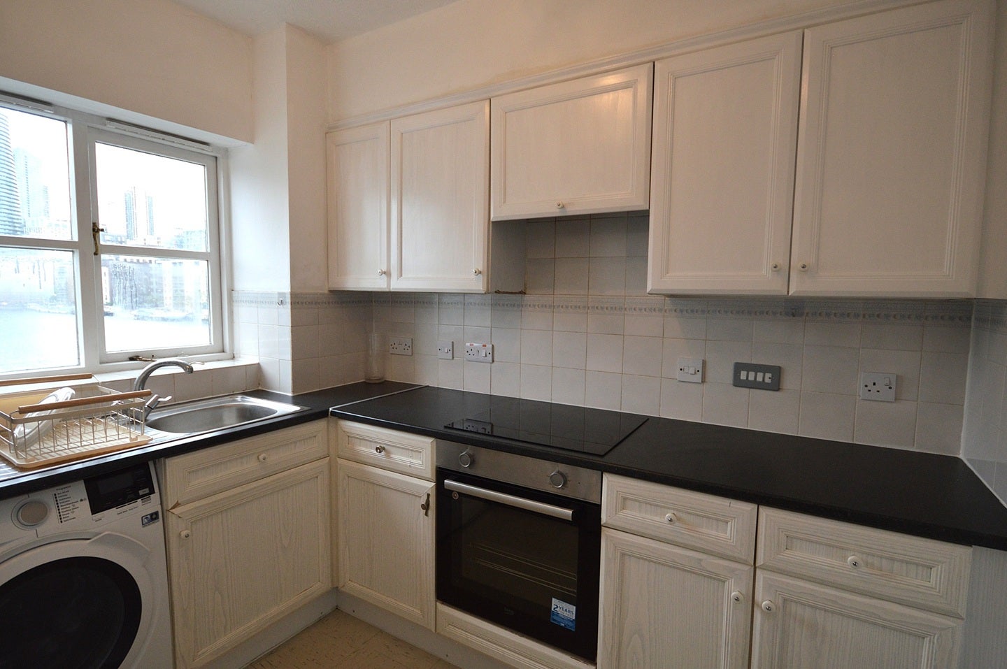 Flat Wheat Sheaf Close in Greater London