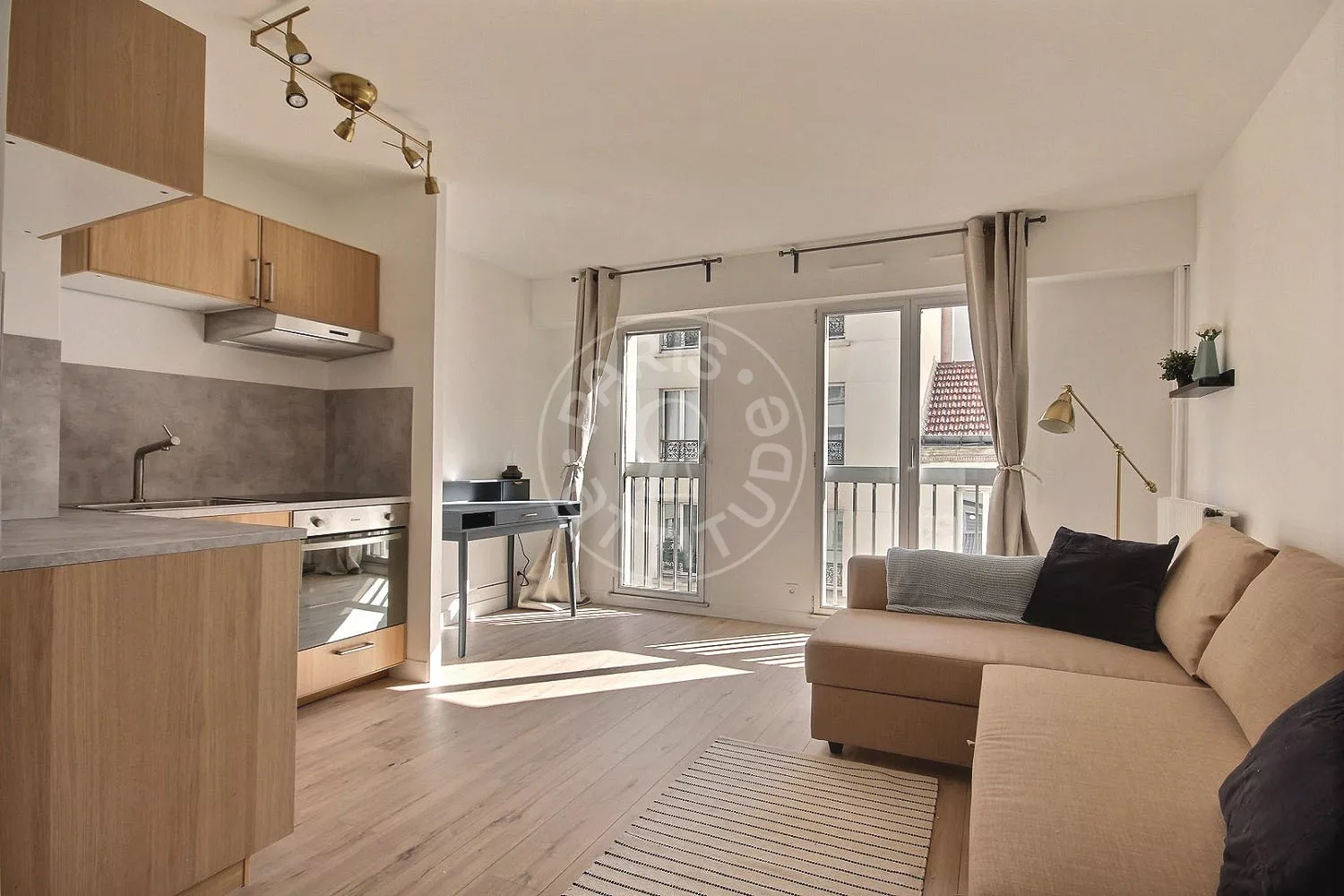 Flat Rue Bachelet in Paris