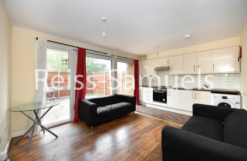 Flat Lorrimore Road in Greater London
