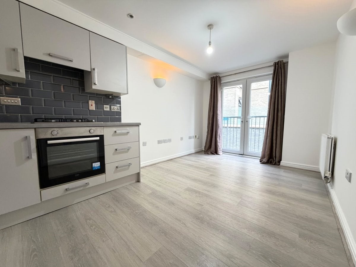 Flat Palmerston Road in Greater London