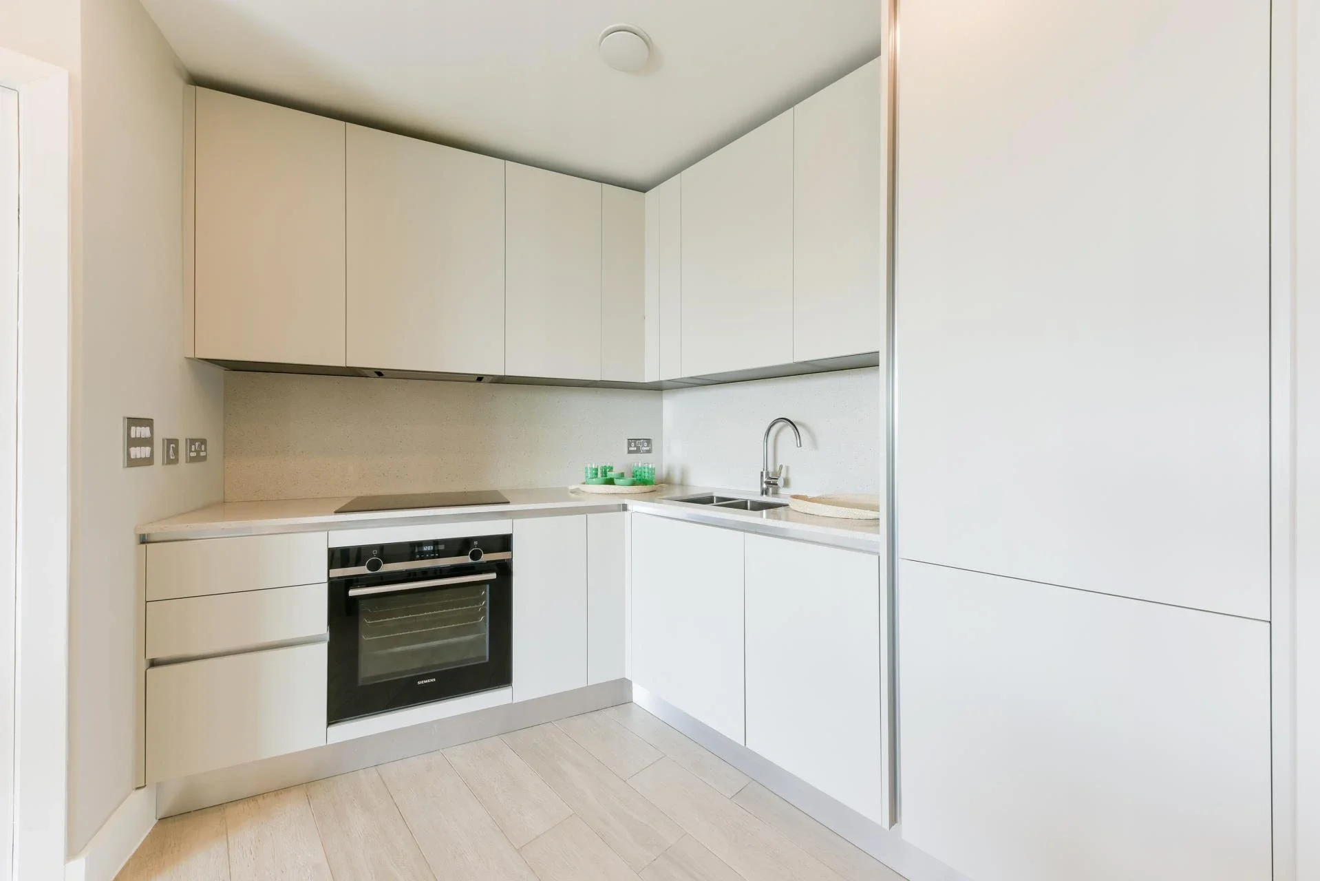 Flat Wyvil Road in Greater London