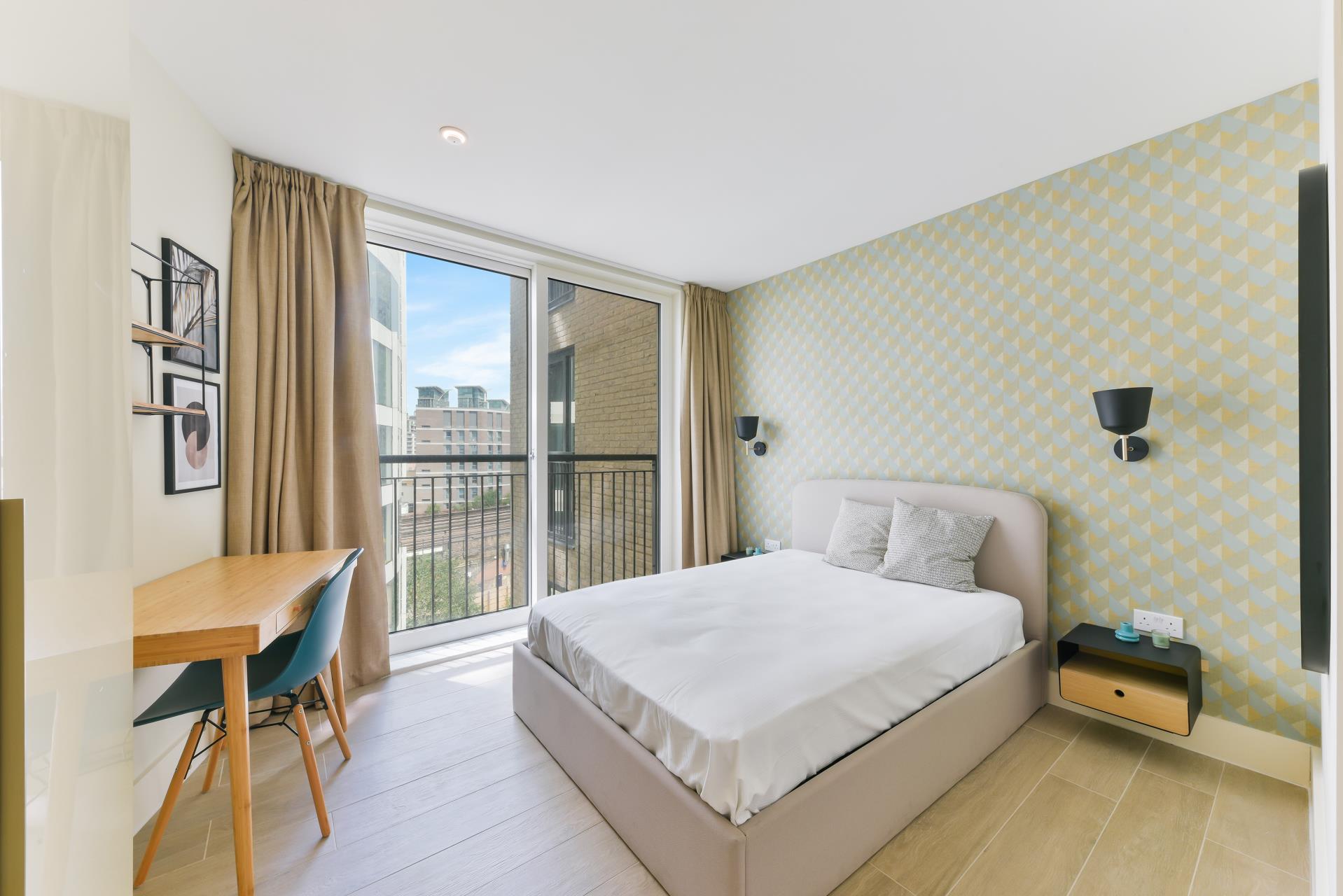 Flat Wyvil Road in Greater London