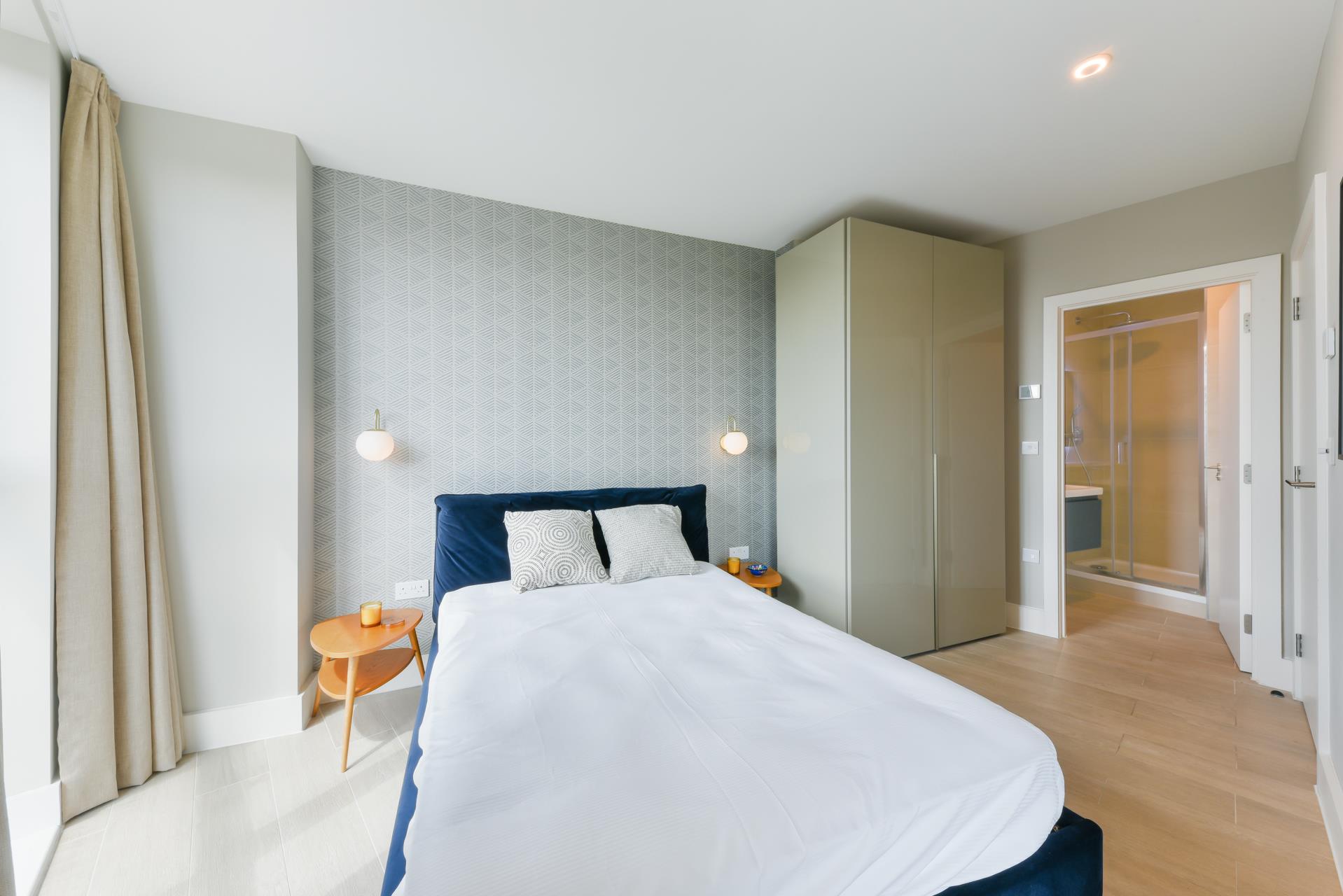 Flat Wyvil Road in Greater London