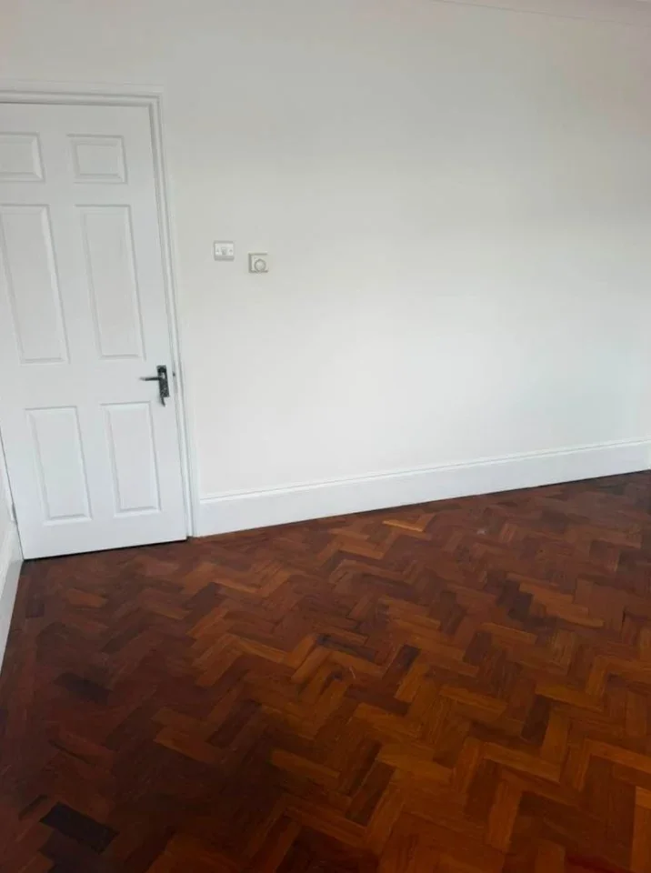 Flat Hornchurch Road in Greater London