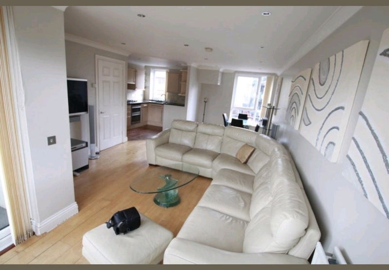 Room Managers Street in Greater London