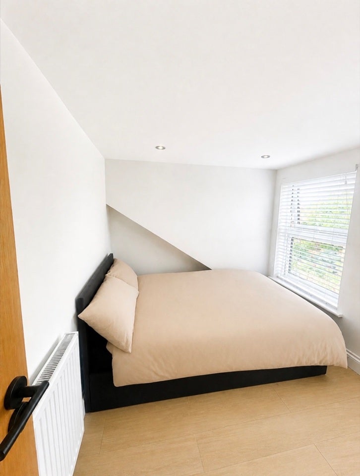 Room Durham Road in Greater London