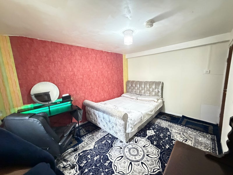 Room Essendon Walk in Birmingham