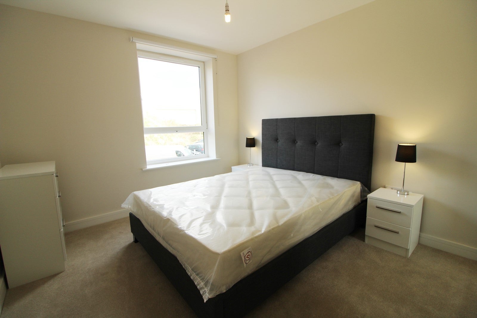 Flat Greenham Avenue in Reading