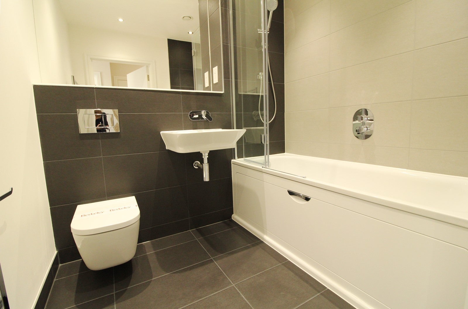 Flat Greenham Avenue in Reading