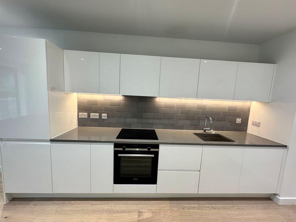 Flat Regalia Close in Greater London