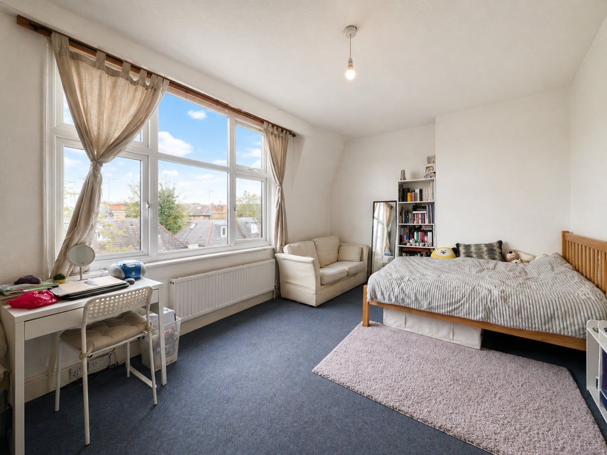 Flat New Road in Greater London