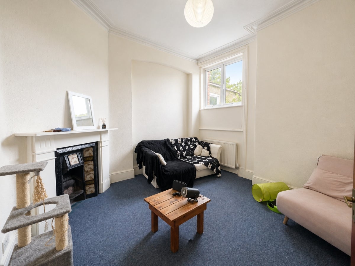 Flat New Road in Greater London