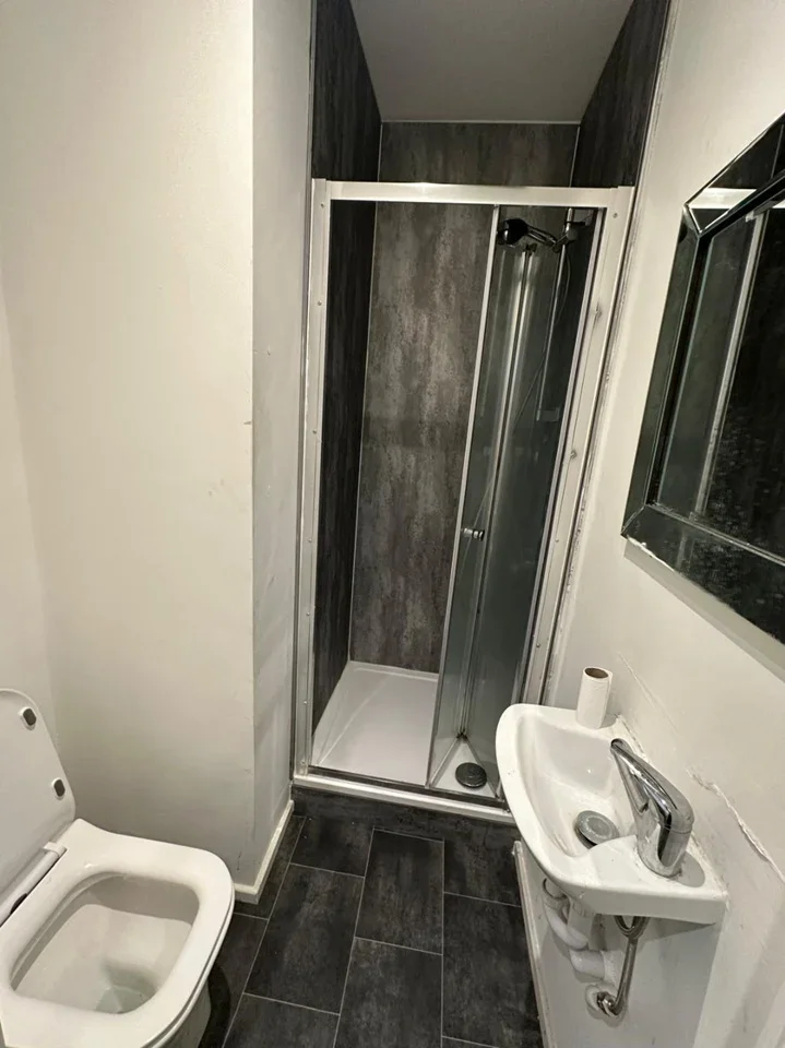 Flat Manchester Road in Greater London