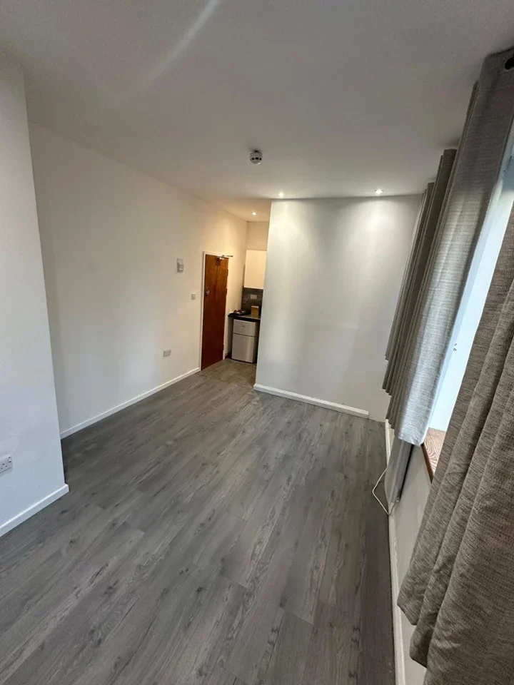 Flat Manchester Road in Greater London