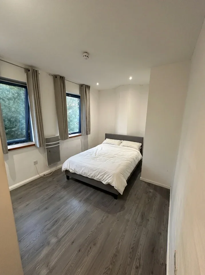 Flat Manchester Road in Greater London